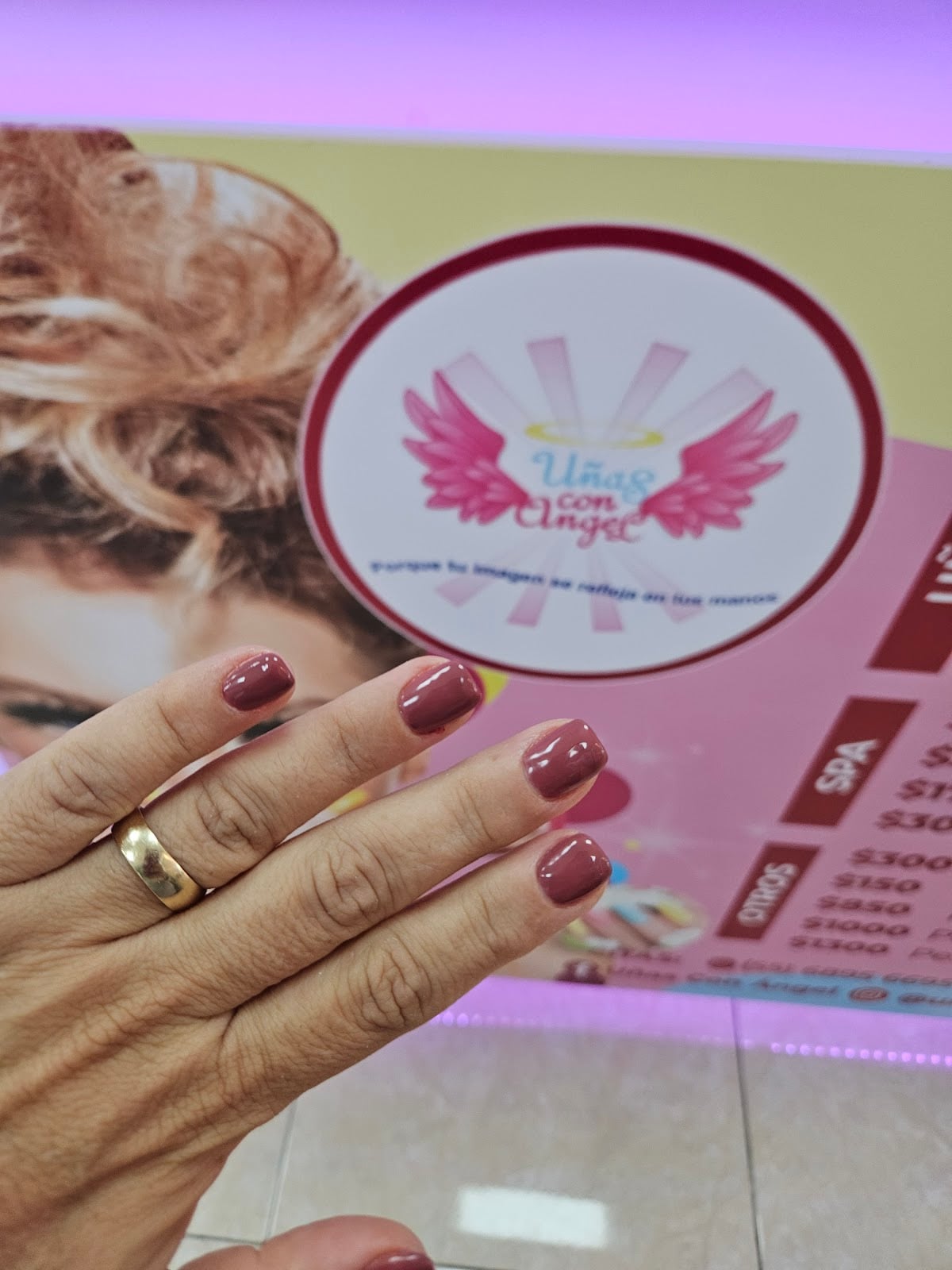 Unas Con Angel - Mundo E