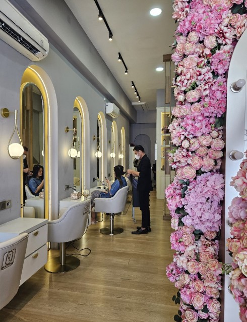 V Beautee Salon PIK