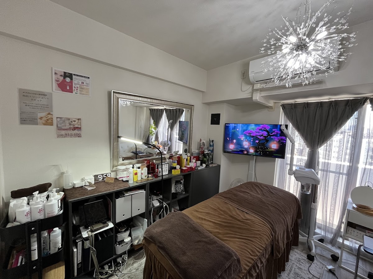 total beauty studio M's