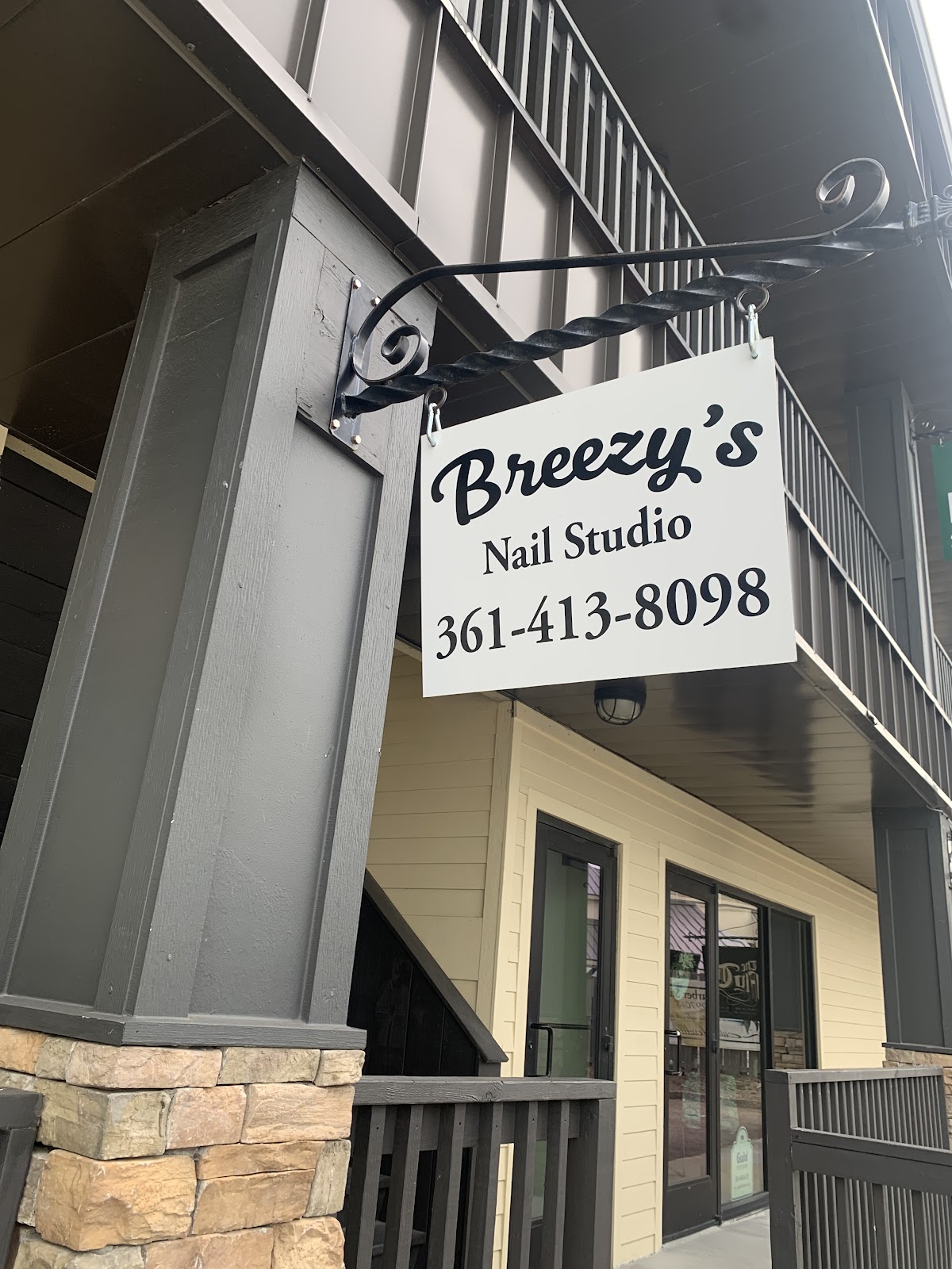 Breezy's Nail Studio