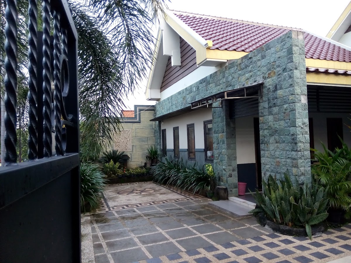 Ira Salon