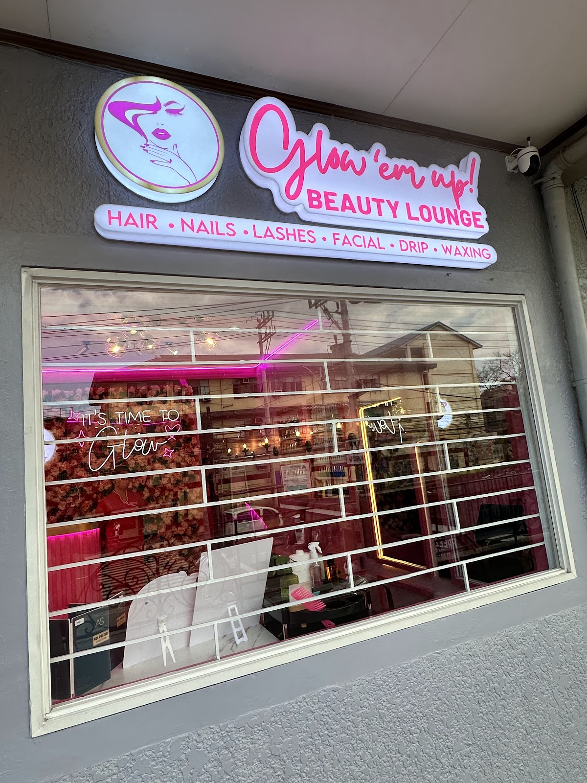 Glow'em Up Beauty Lounge