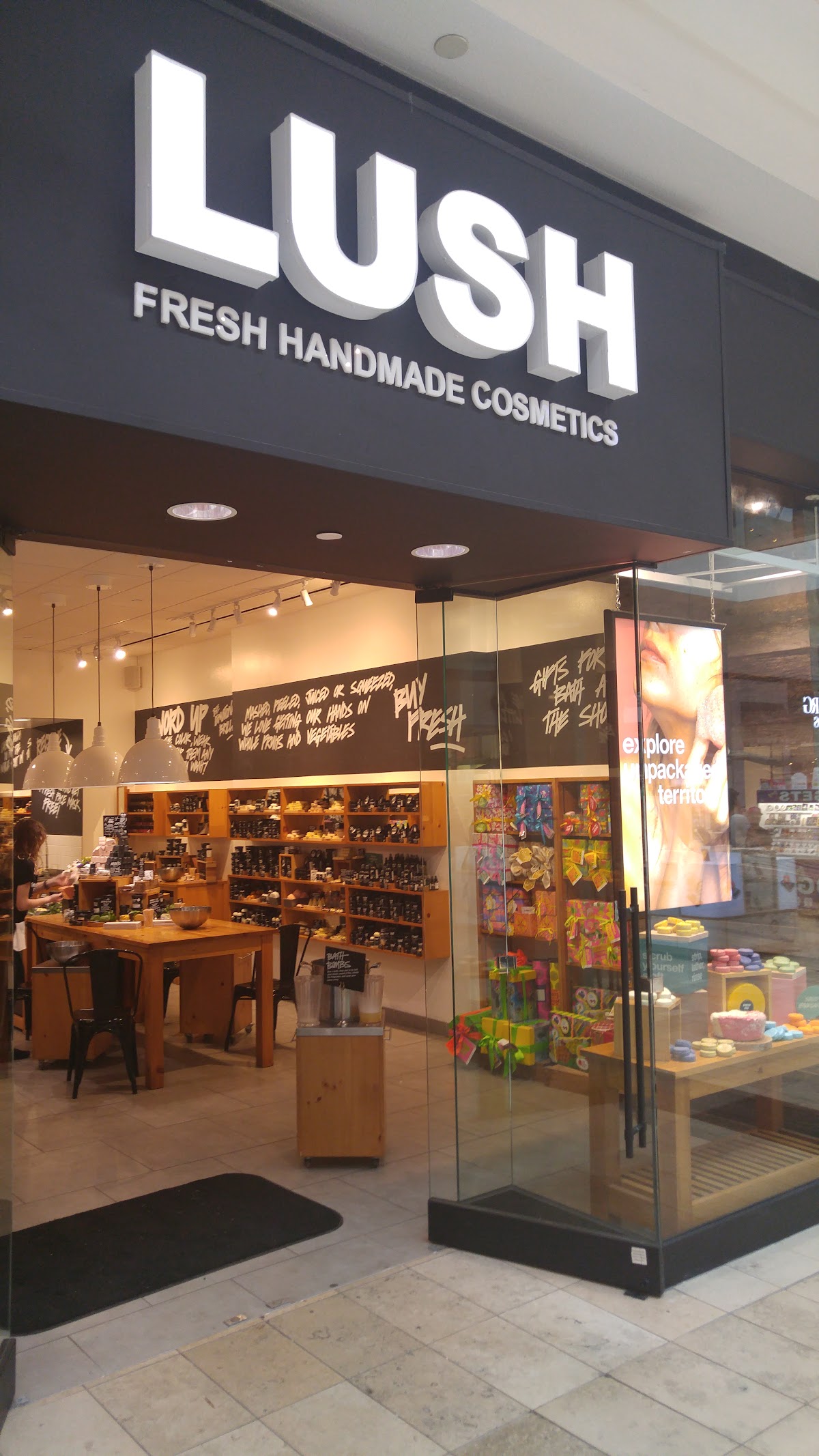 Lush Cosmetics The Avenues