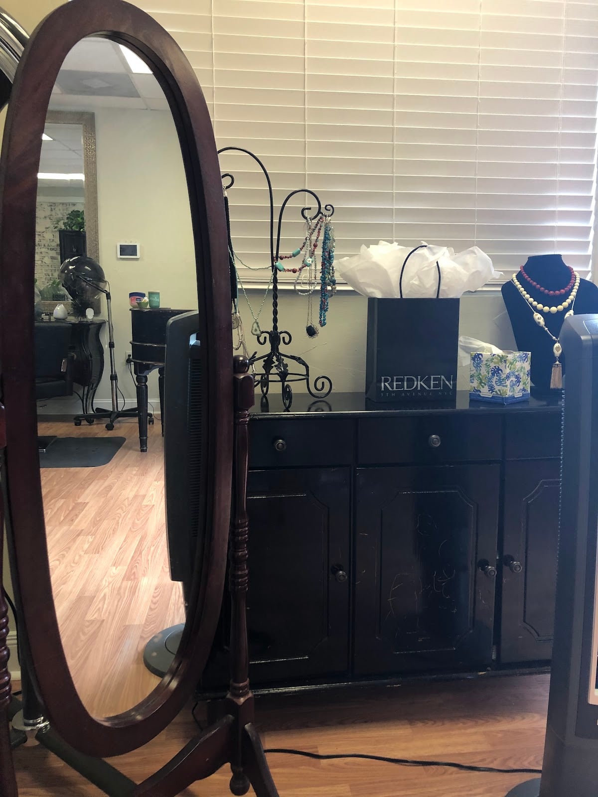 Studio 84 Salon