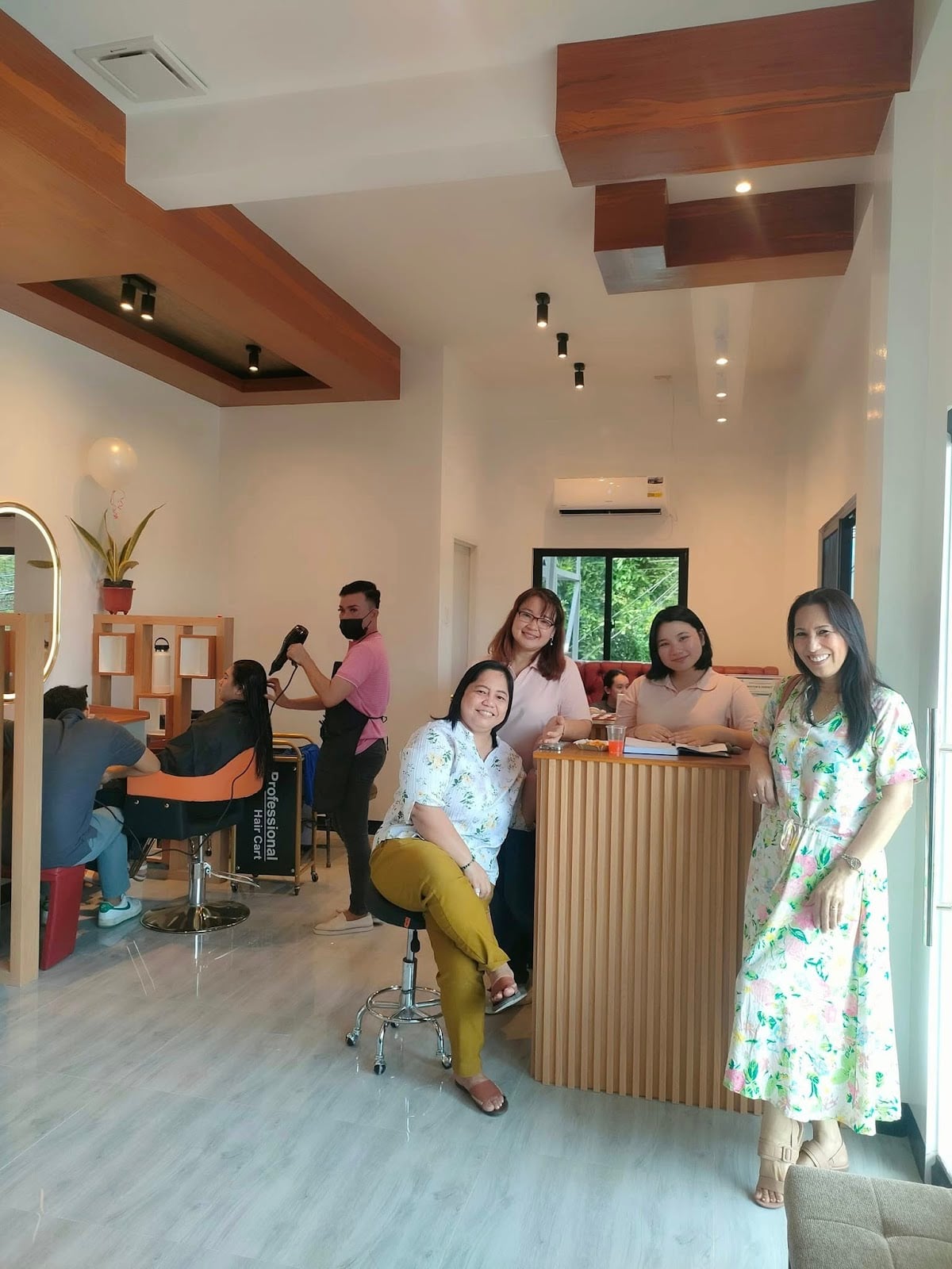 Happycomb Barbershop, Salon & Spa