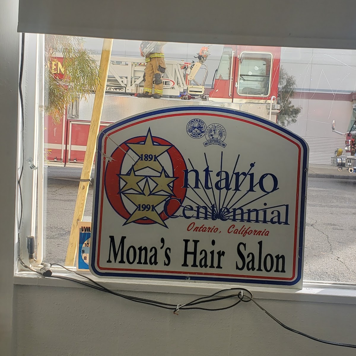 Mona's Beauty Salon