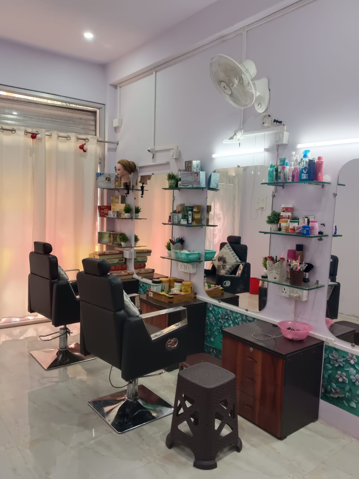 Ever Shine Ladies Beauty Parlour