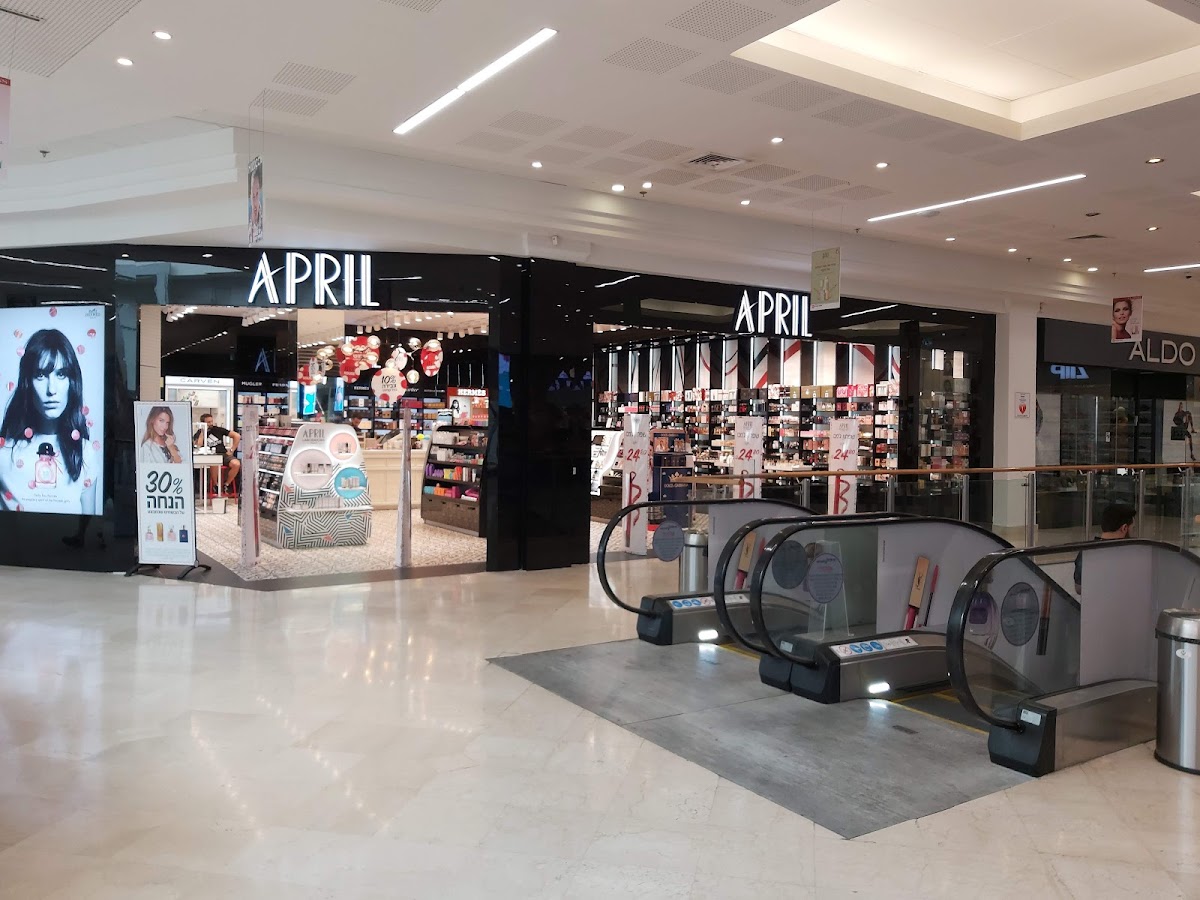 MAC Cosmetics Eilat