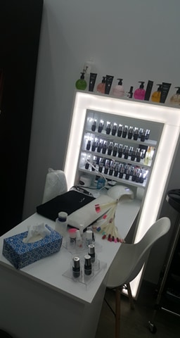 Make Up Artist Emma