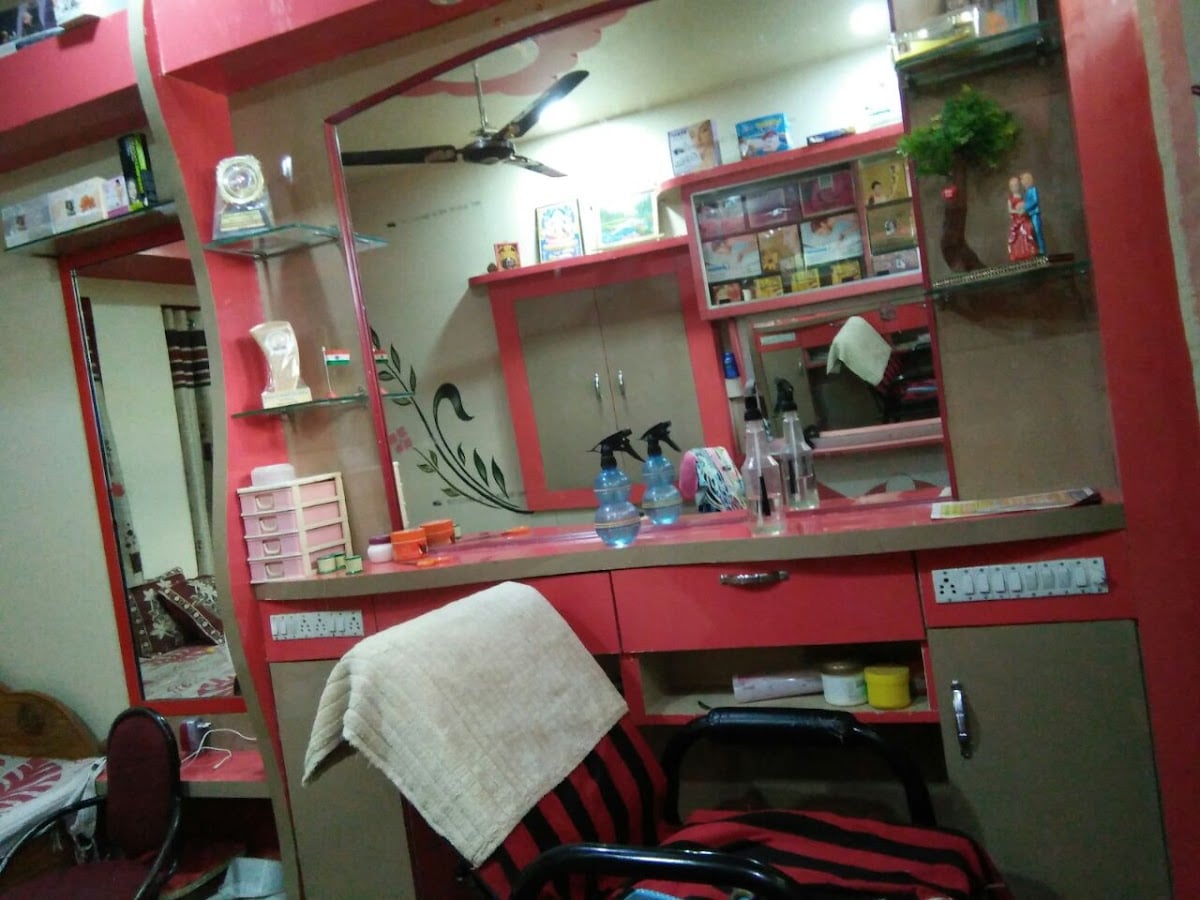 Palak Beauty Parlor Kasrawad