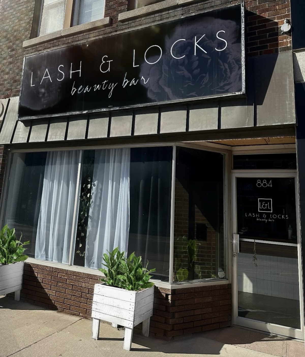 Lash & Locks Beauty Bar / AG Lashes