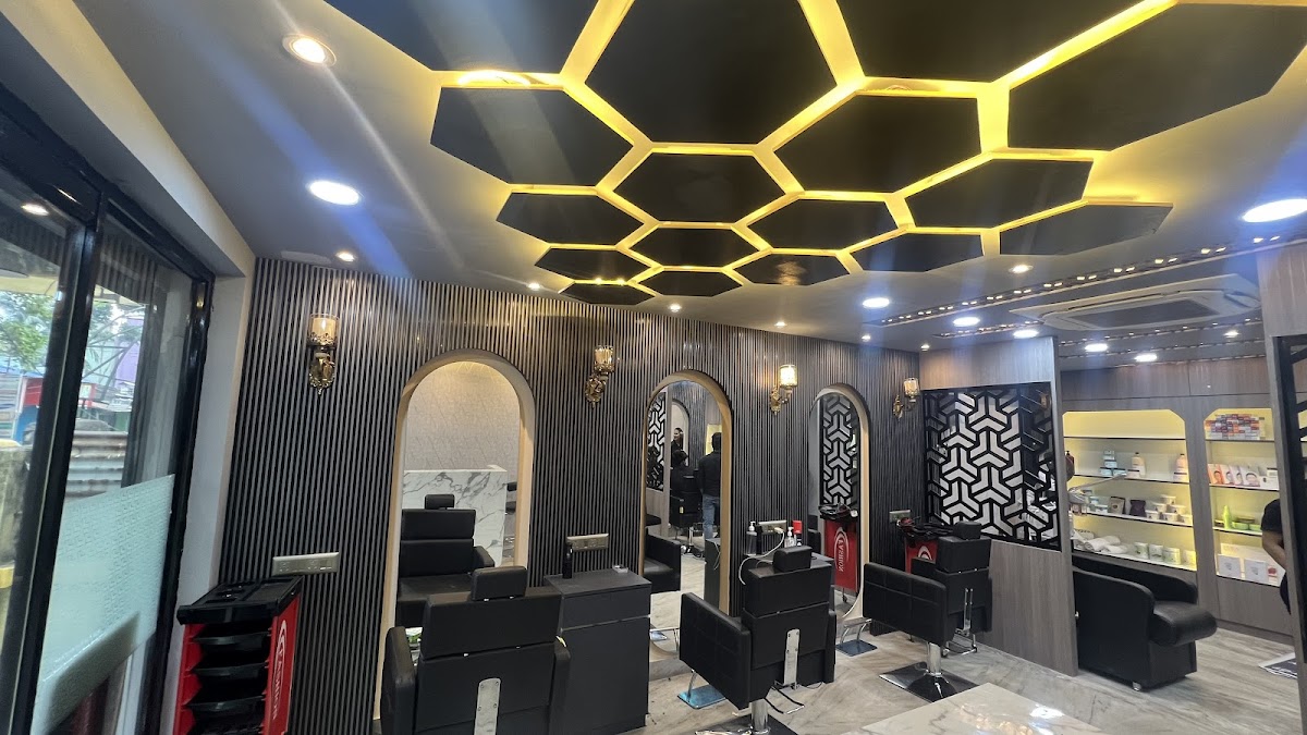 Glomirror Unisex Salon & Makeup Studio