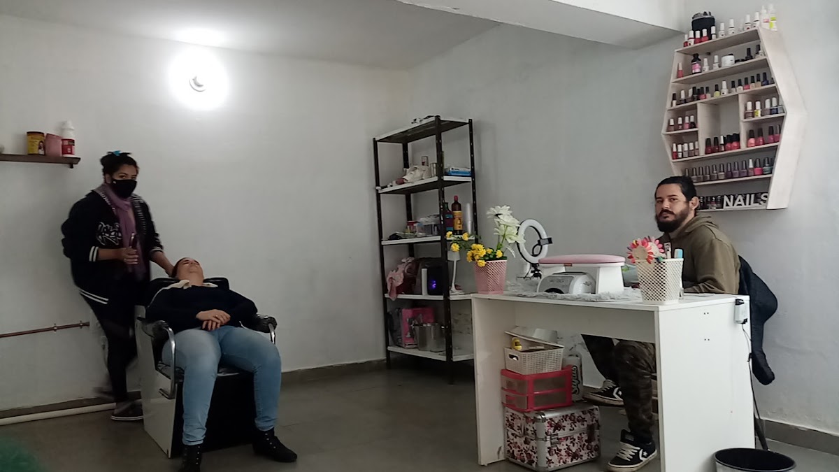 The Beauty Bar (VaneMakeUp-AylheenNails)