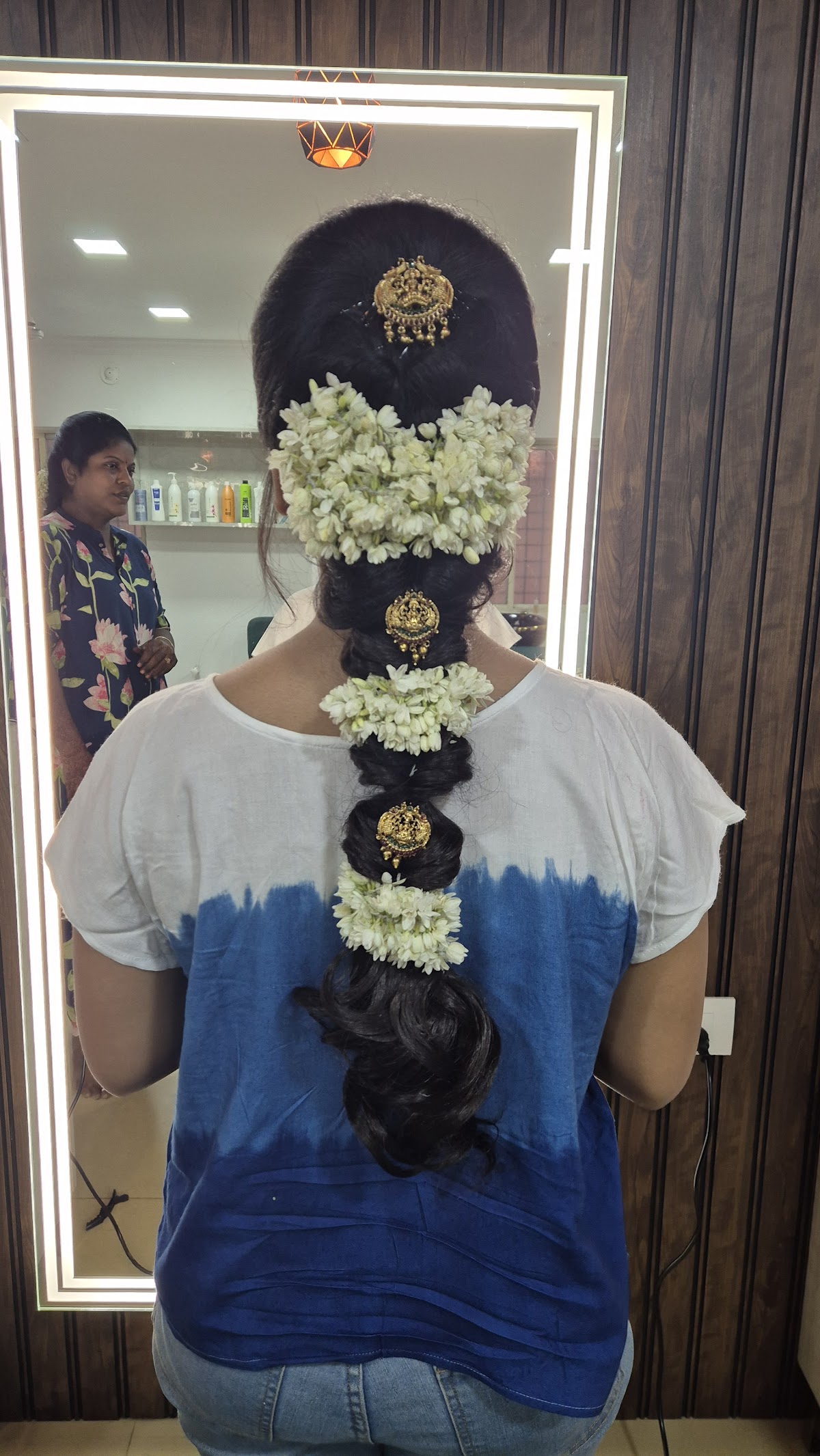 Sriyansi Women's Beauty Lounge