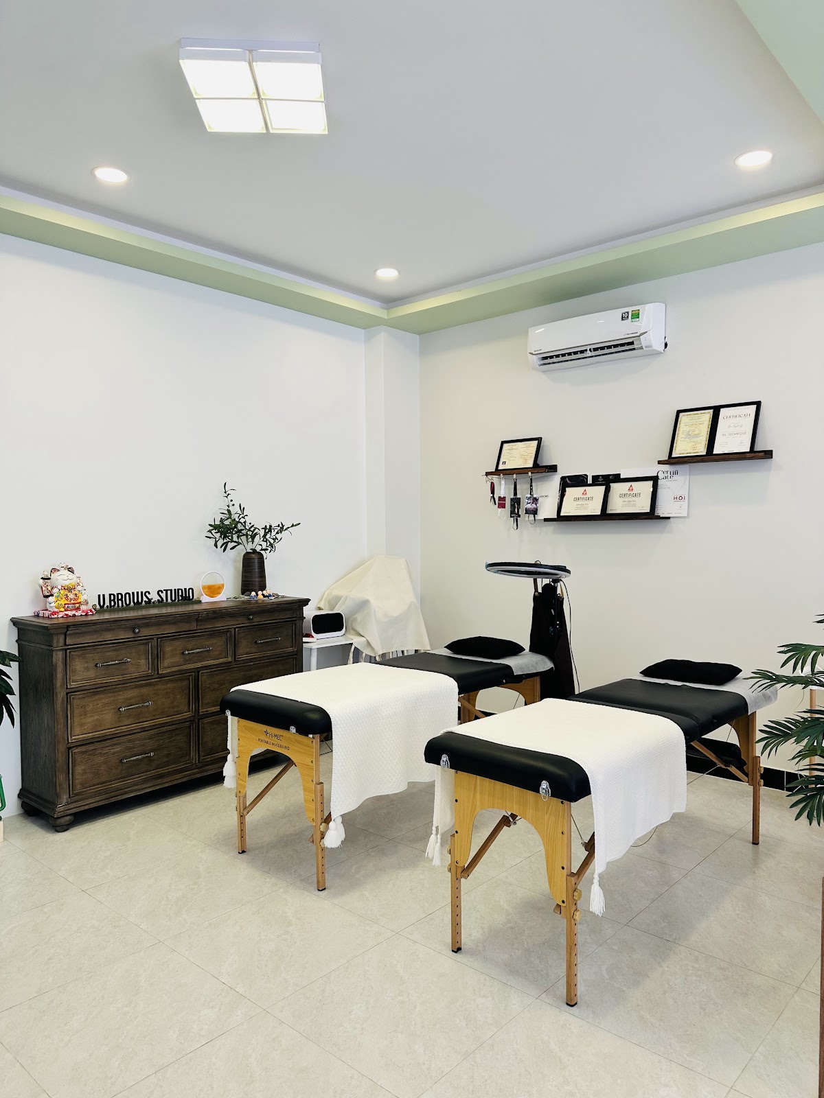 V Brows Studio