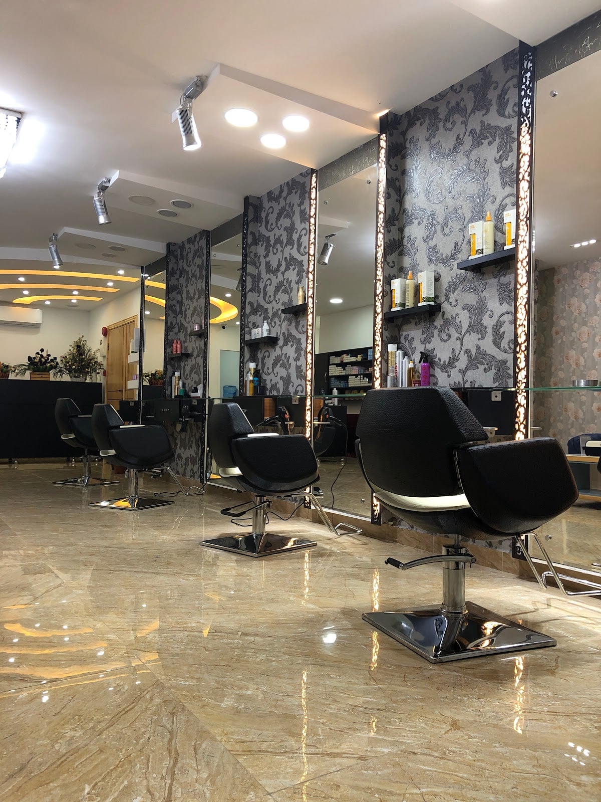 Saloon mood hair style