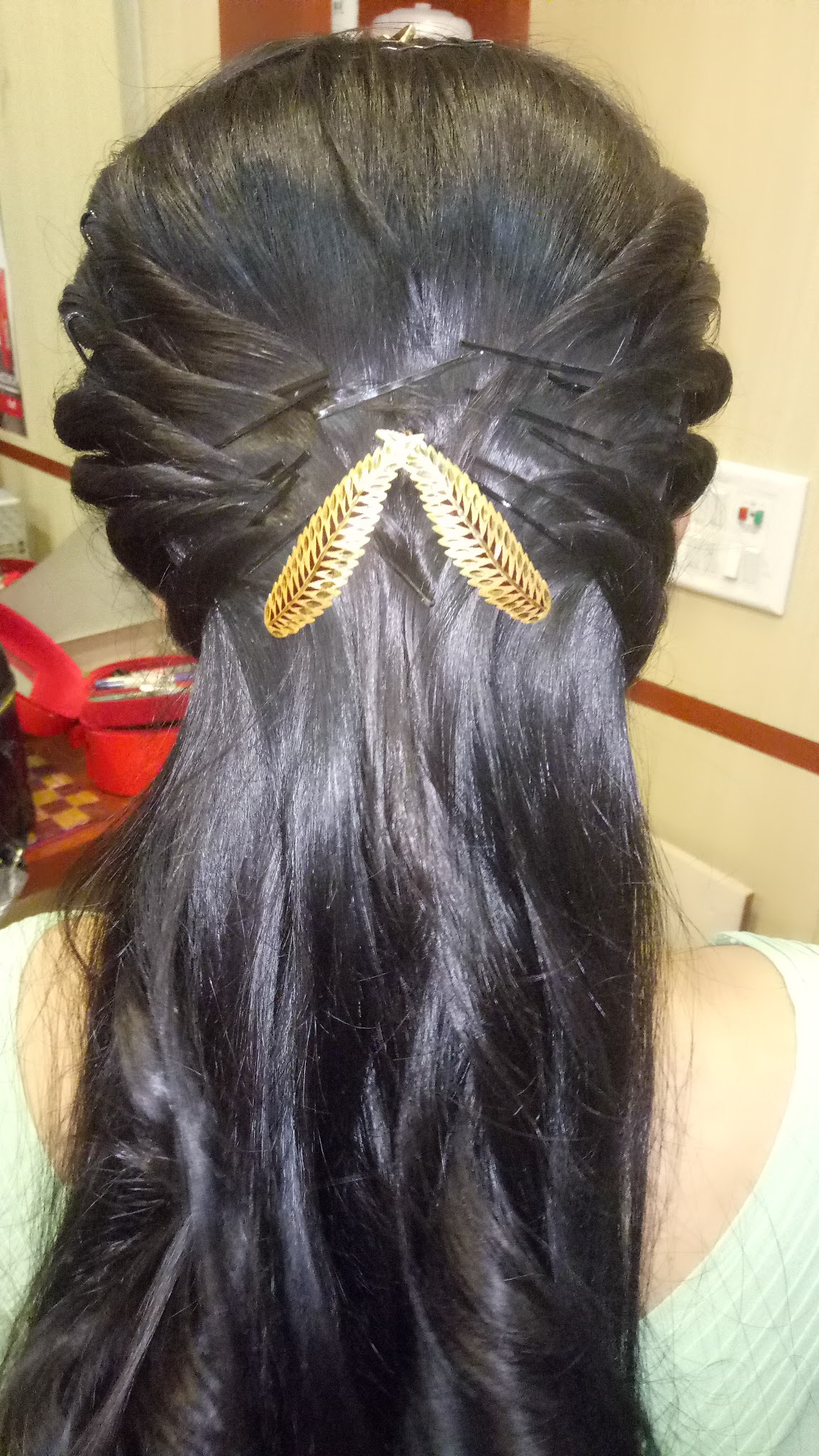 Monaz prism salon