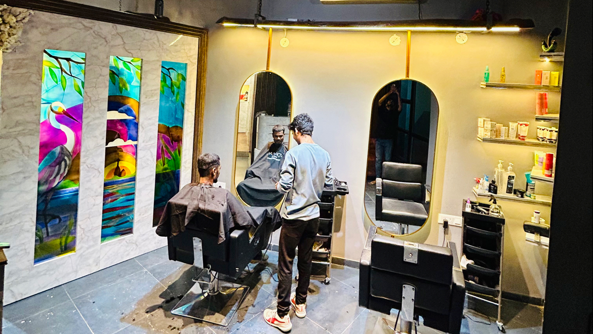 Make Me Unisex Saloon