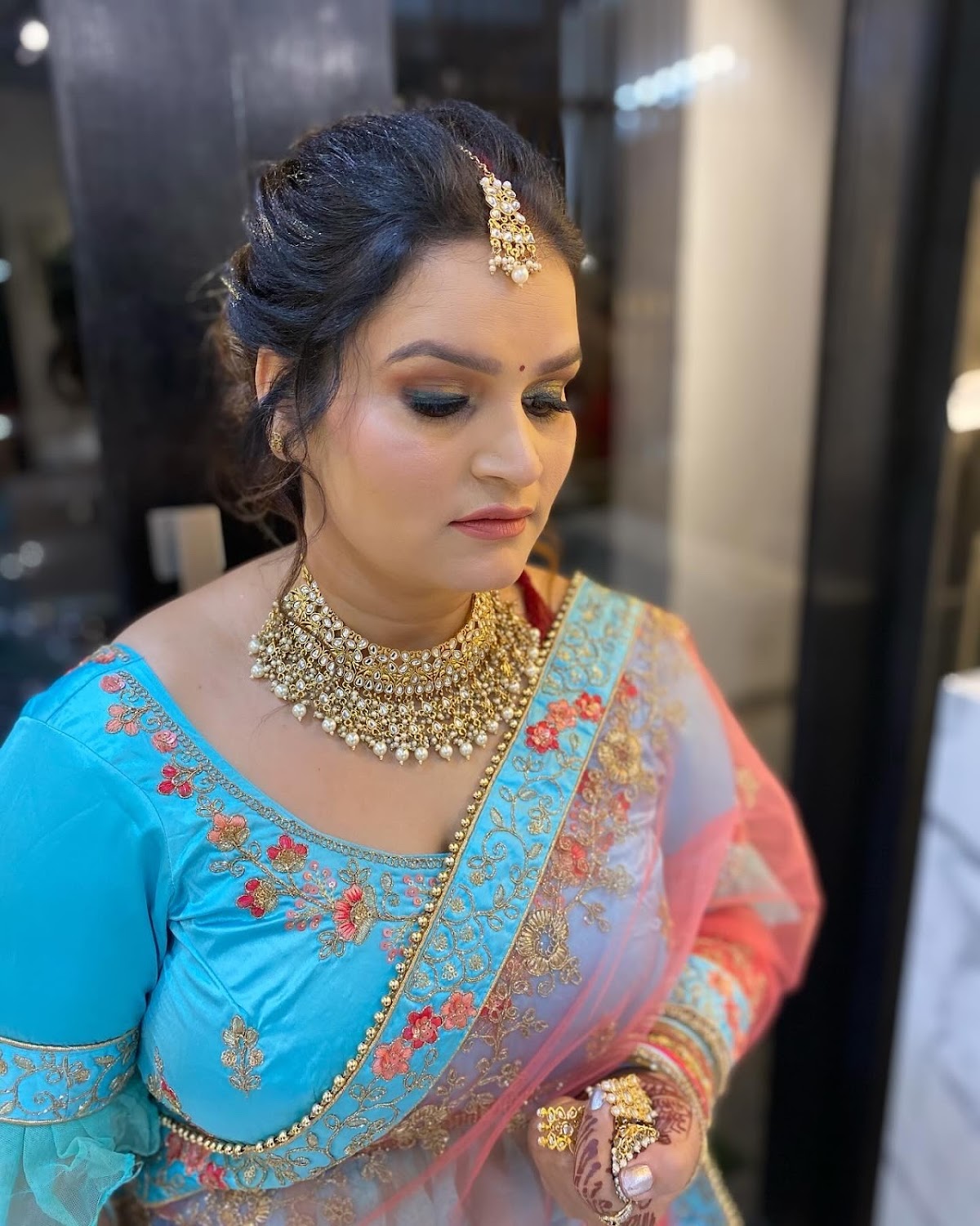 Arivya Makeover's Unisex Salon