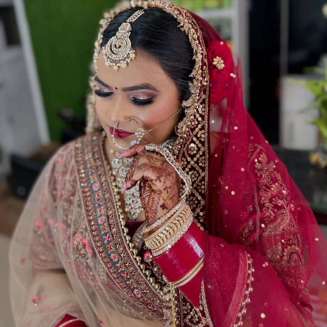 Curlys Unisex Hair and Makeup Studio