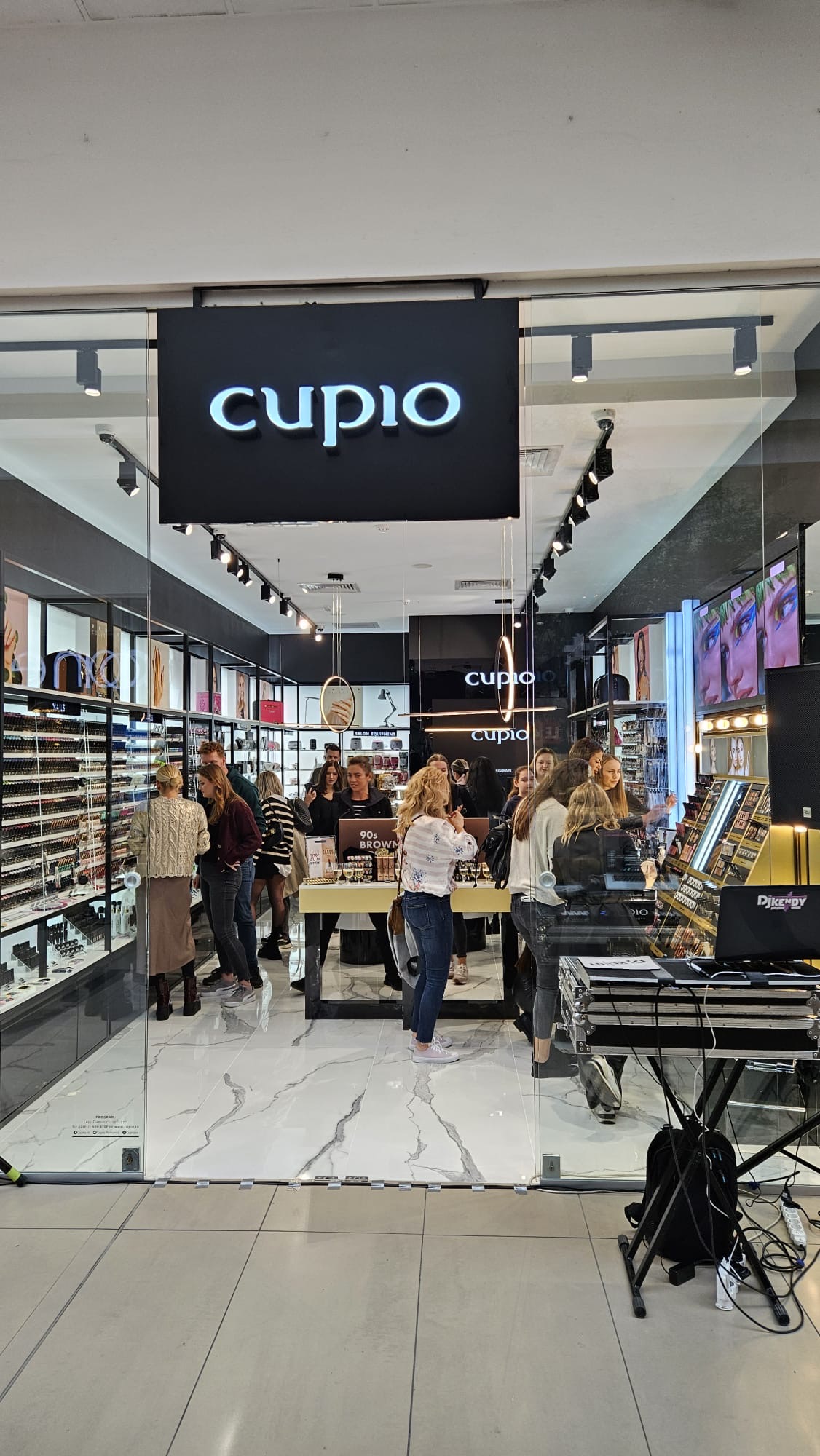 Cupio Lotus Center Oradea - Magazin de Manichiura si Makeup