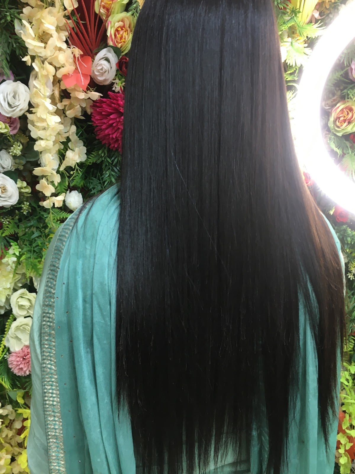 Atri Looks Unisex Salon