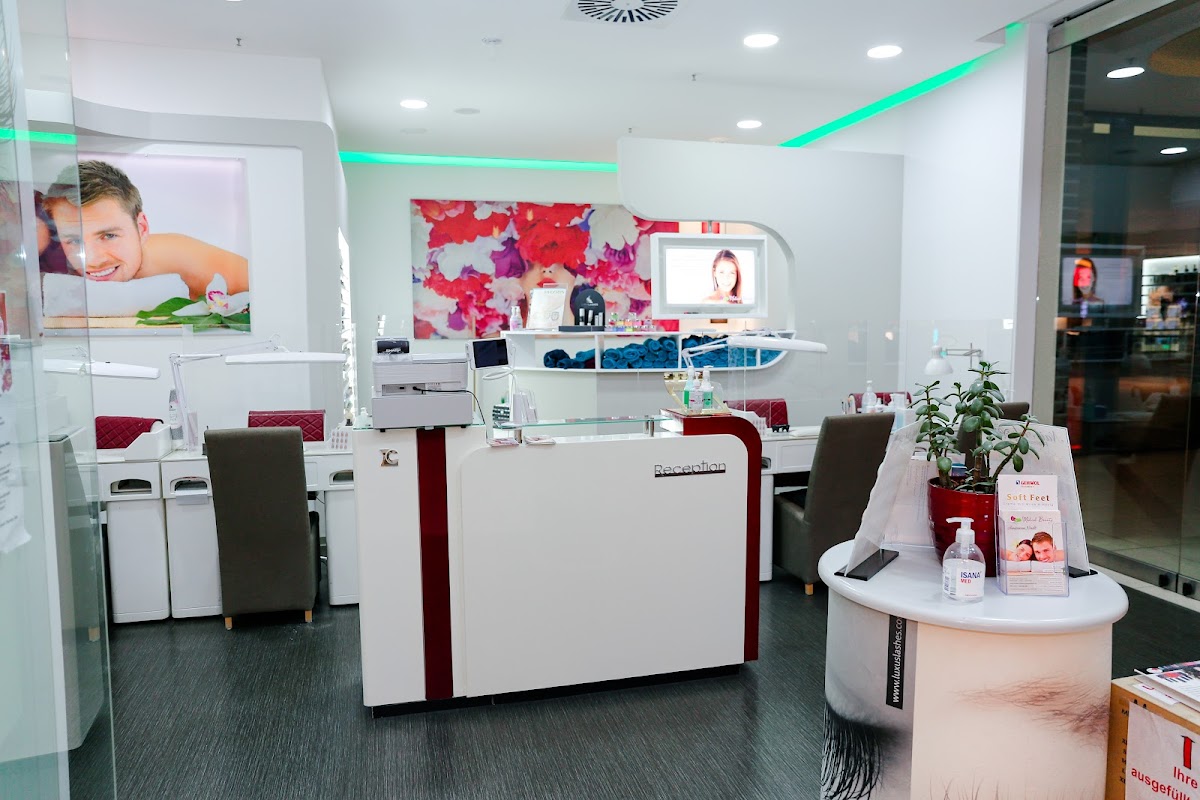 Medical Beauty American Nails