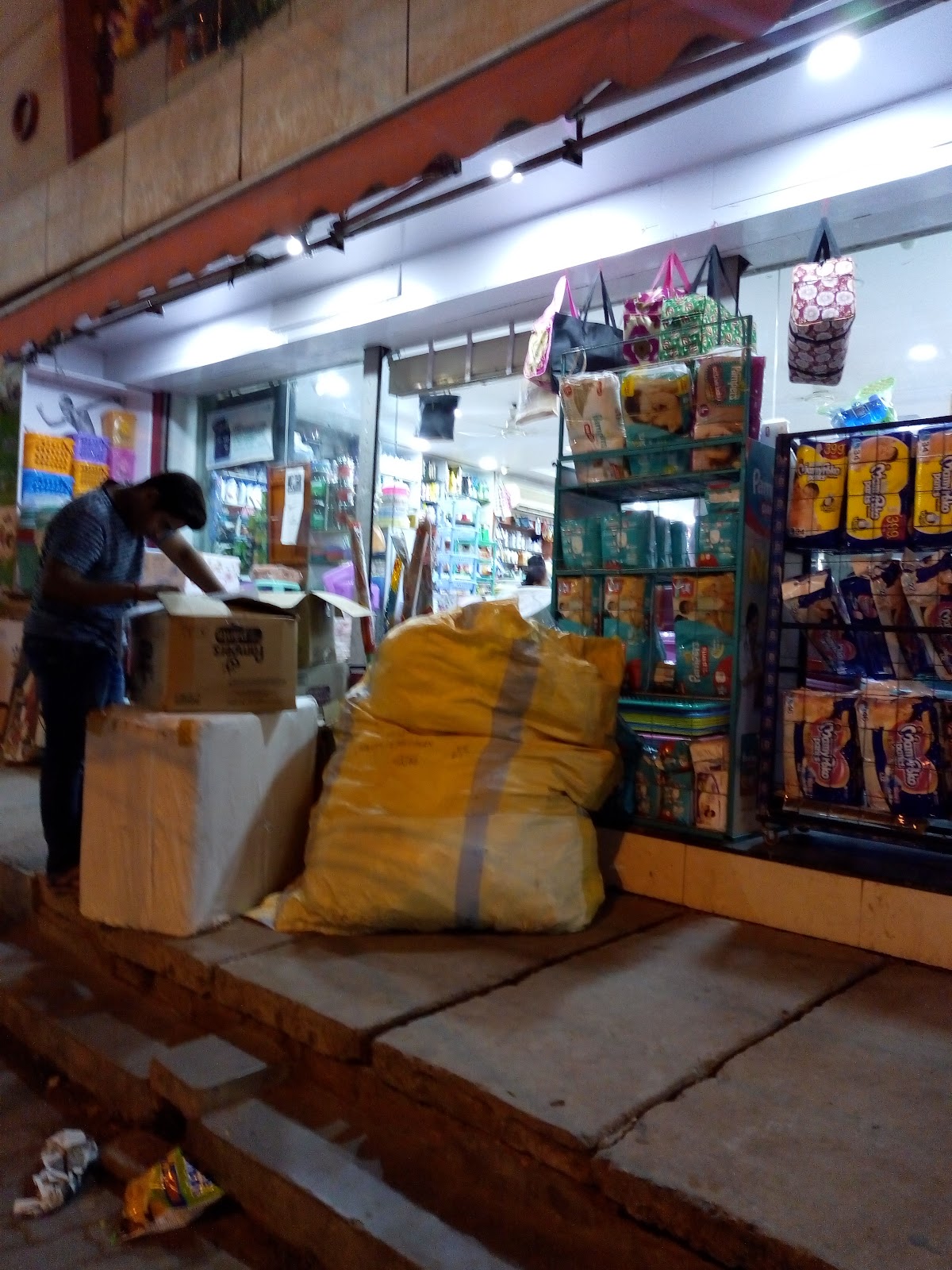 Ravi Cosmetic Shop