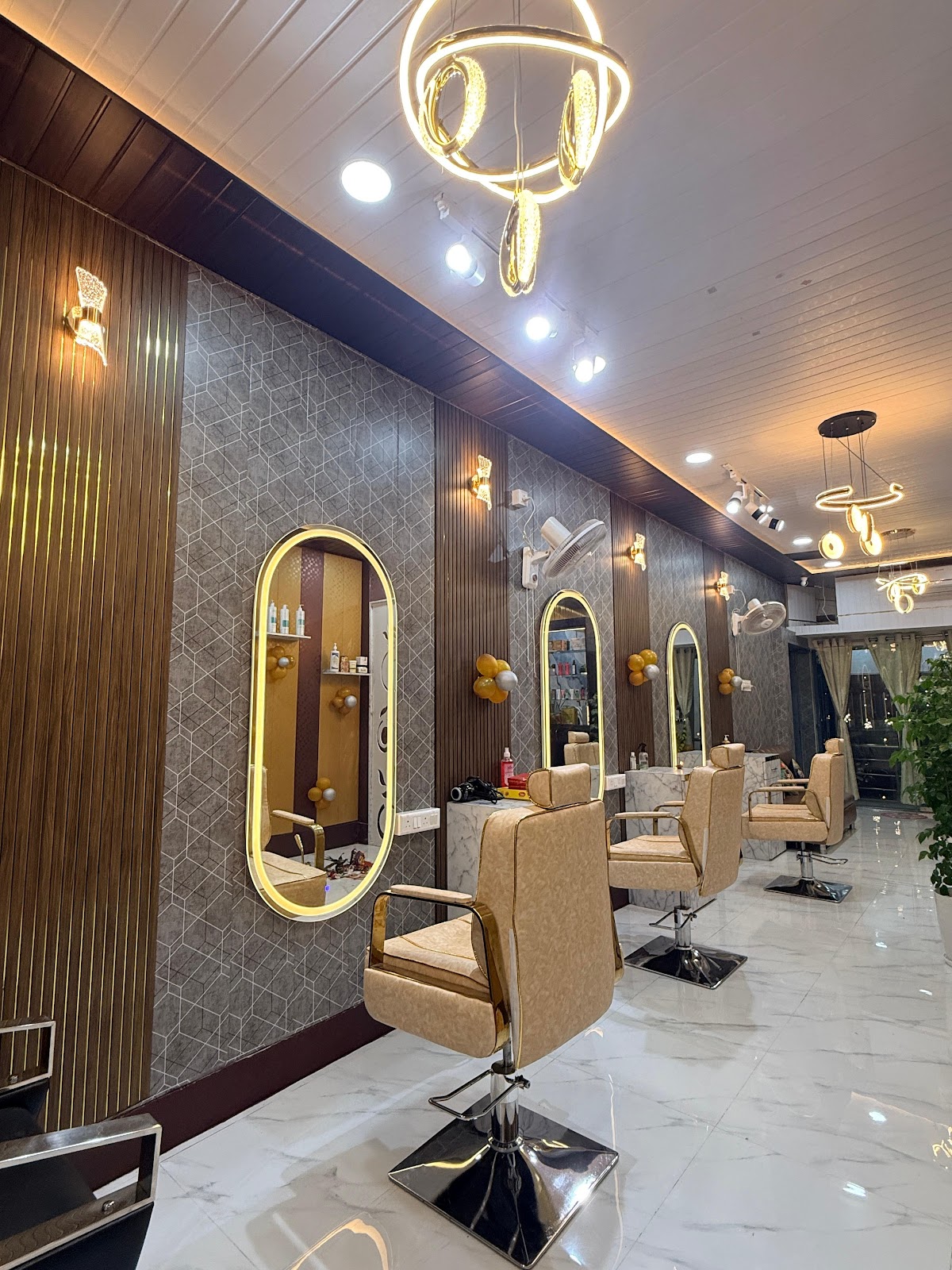 Glow'Up Beauty Salon & Academy