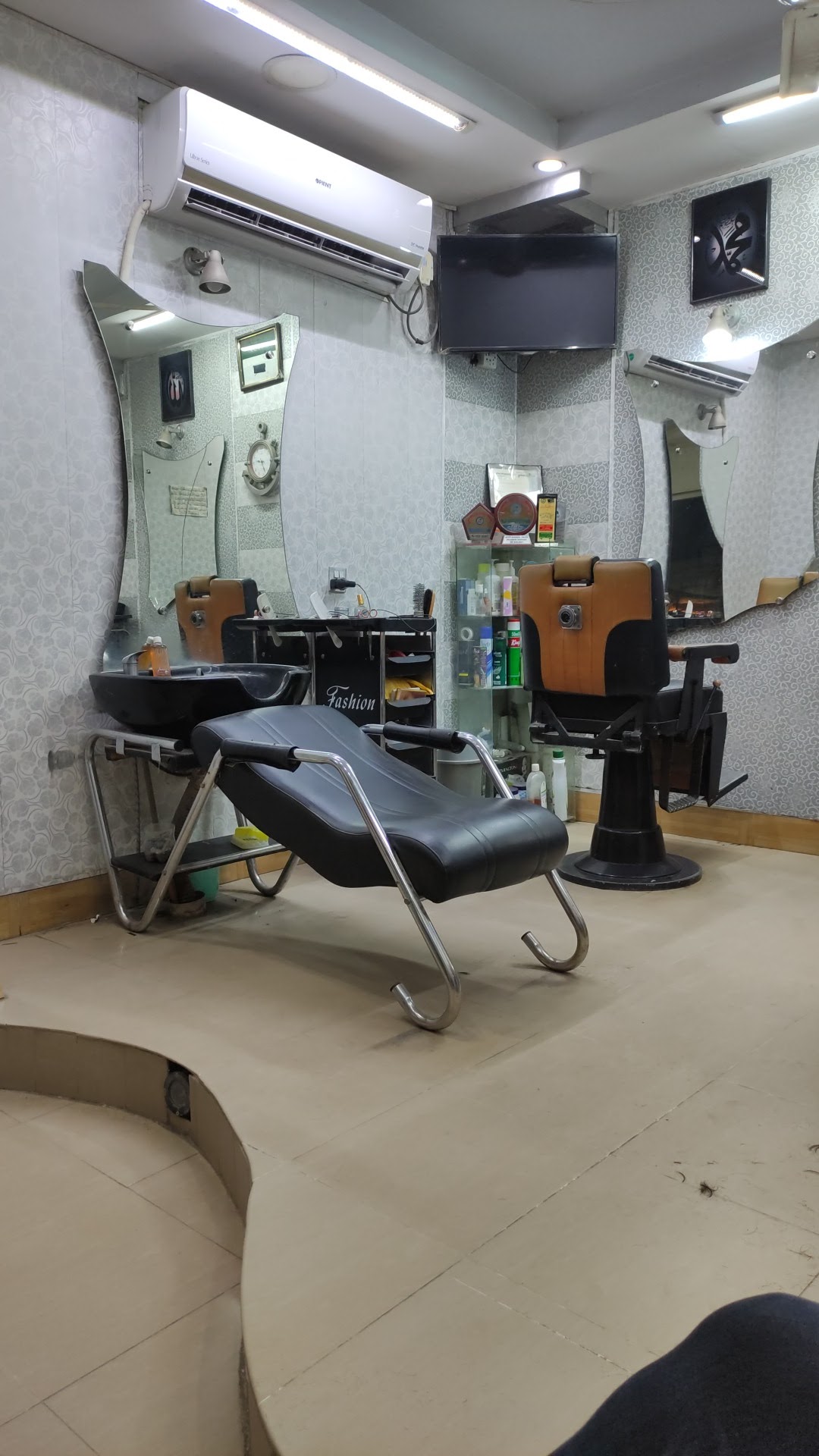 MUJAHID SHARIF SALON