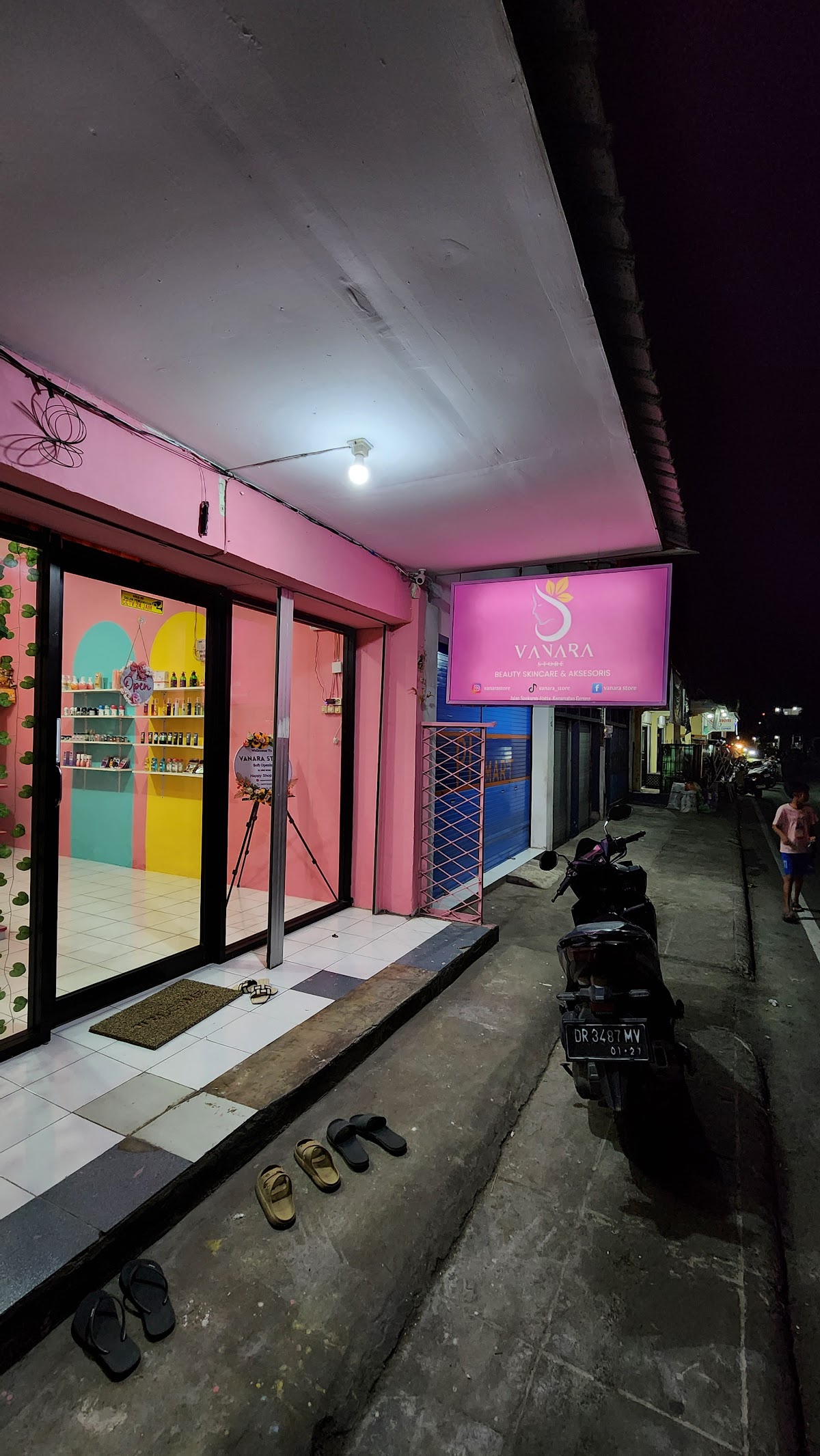 Vanara Store Gerung LOBAR