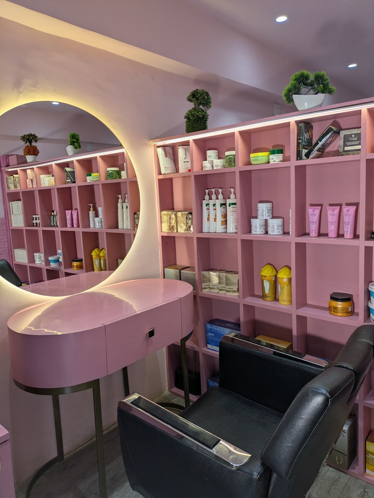 Glow and Shine Beauty Salon And Beauty Academy