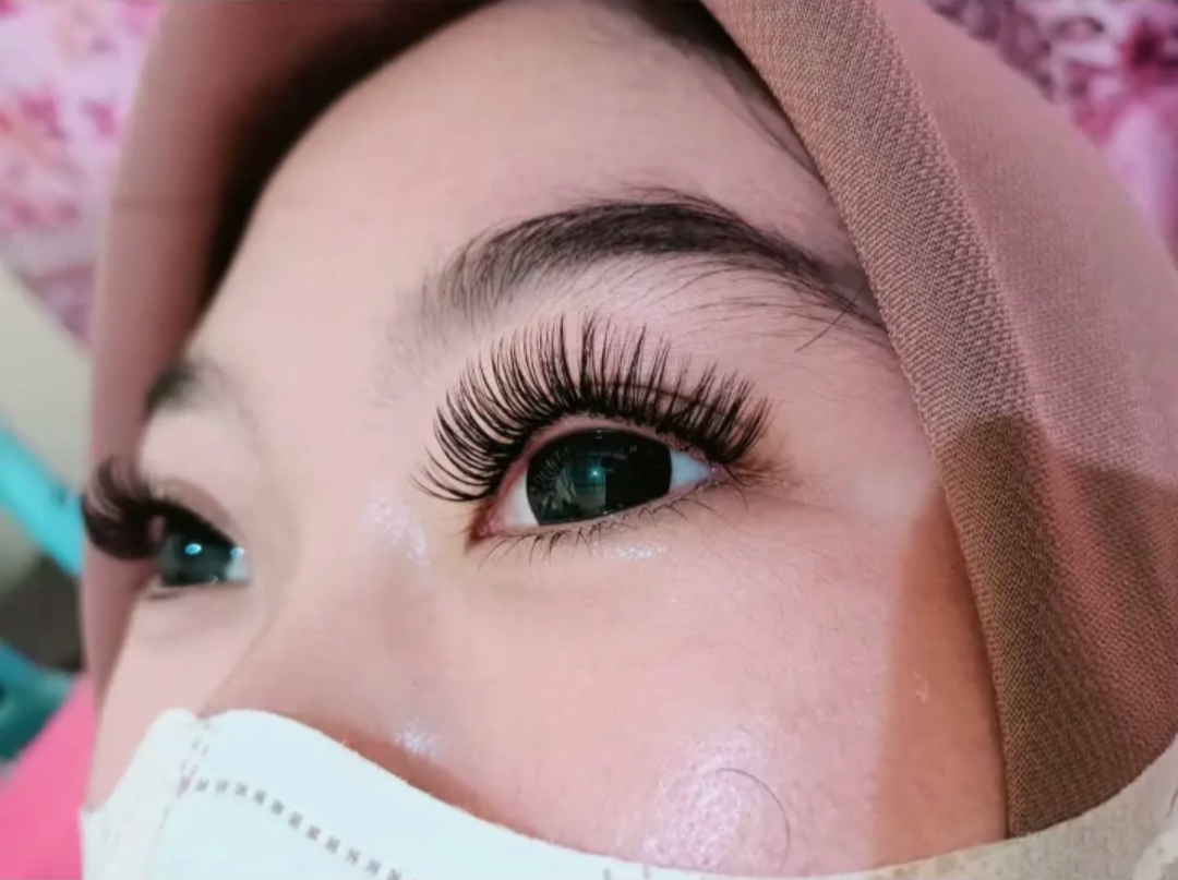 Panda Eyelash & Makeup