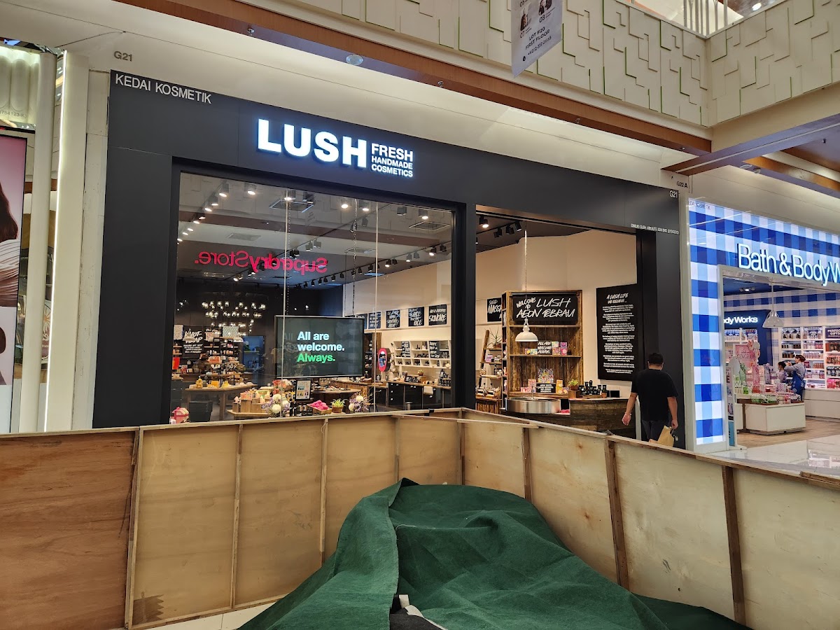 Lush Fresh Cosmetic Aeon Tebrau