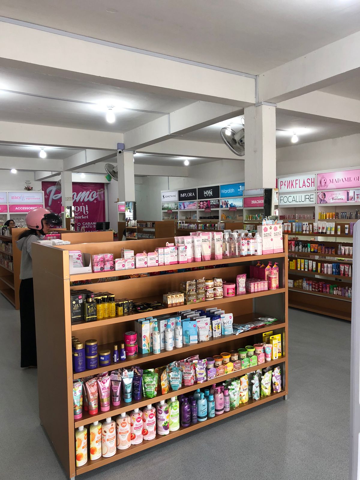MONI COSMETIC KAWAL