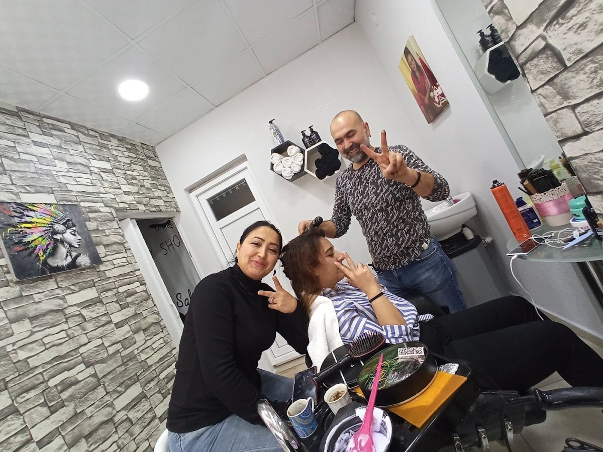 Dilek Akyuz Guzellik Merkezi