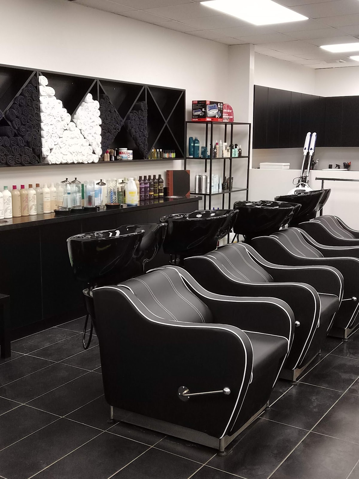 David Kim Salon de Beauté AVEDA Aurora
