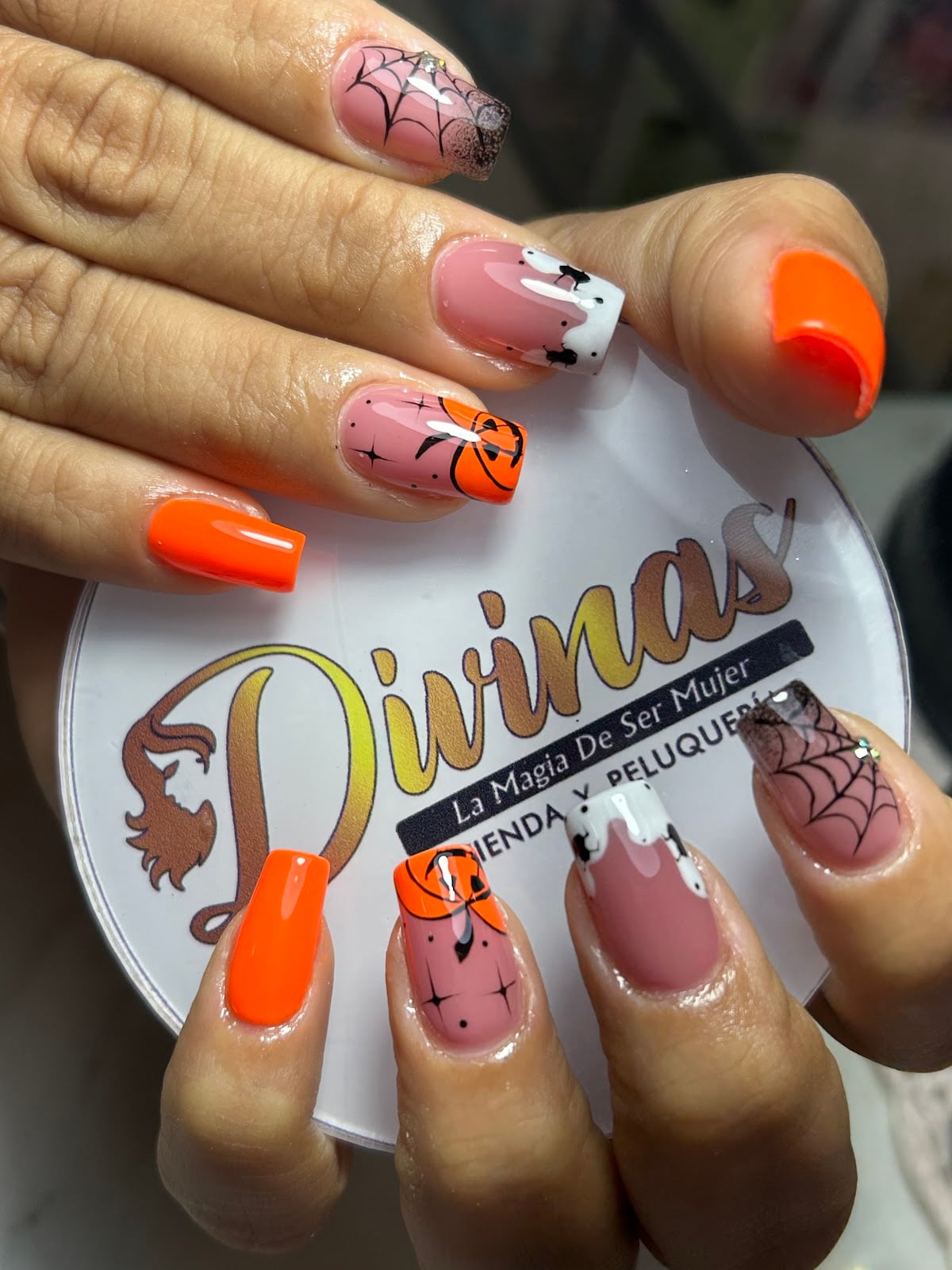 Divinas Tienda y Peluqueria