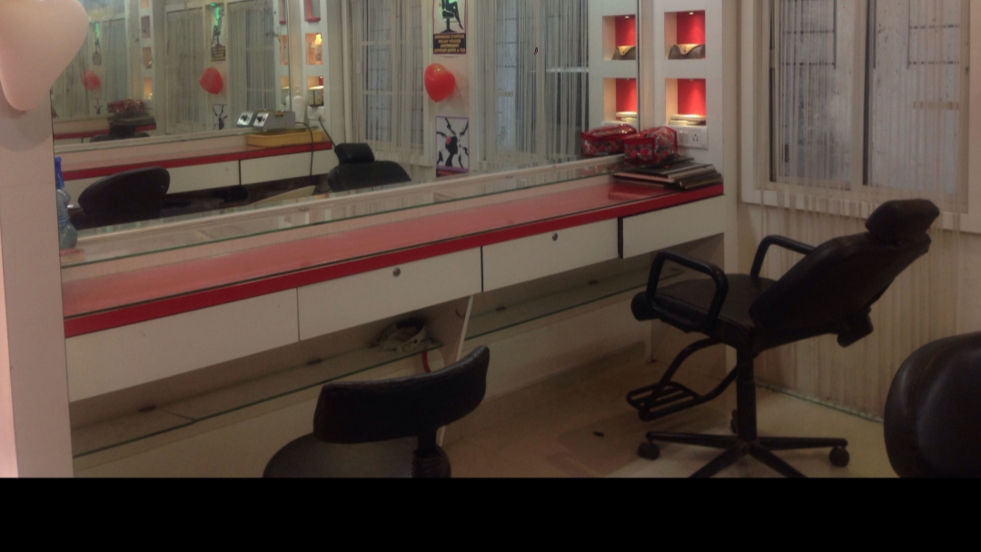 Ratna's Charming Beauty Salon