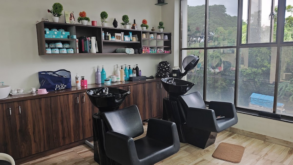 Tushar The Coiffure Ladies Salon