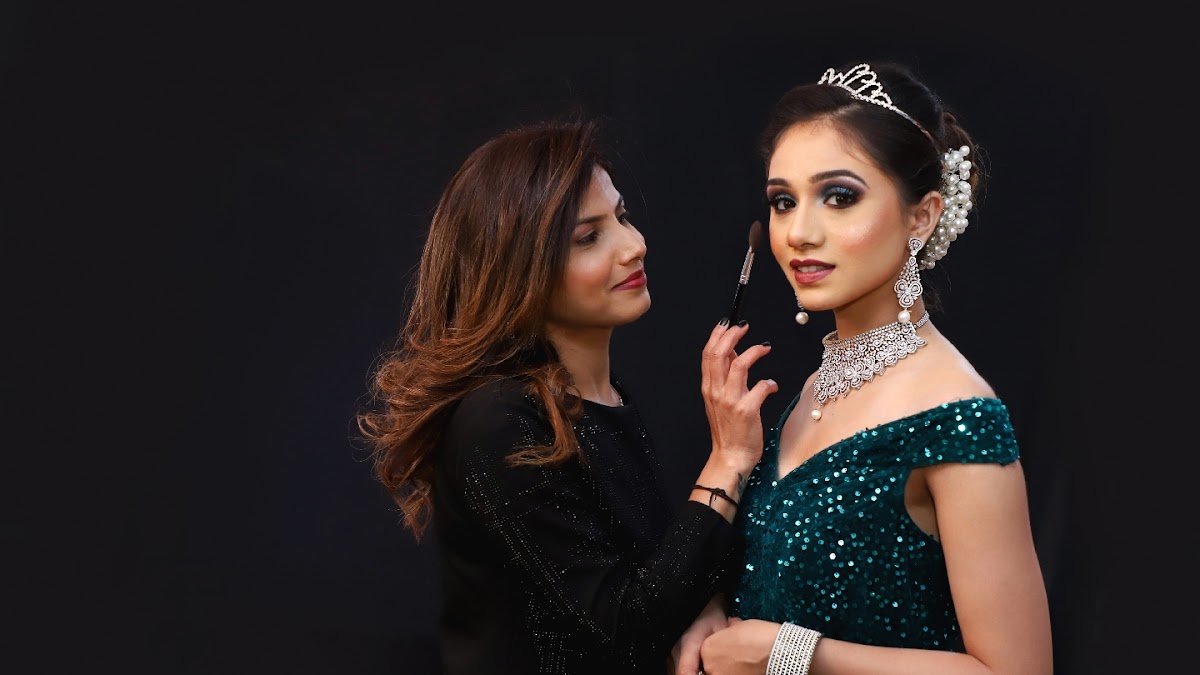 Pari's Makeover Studio & Academy