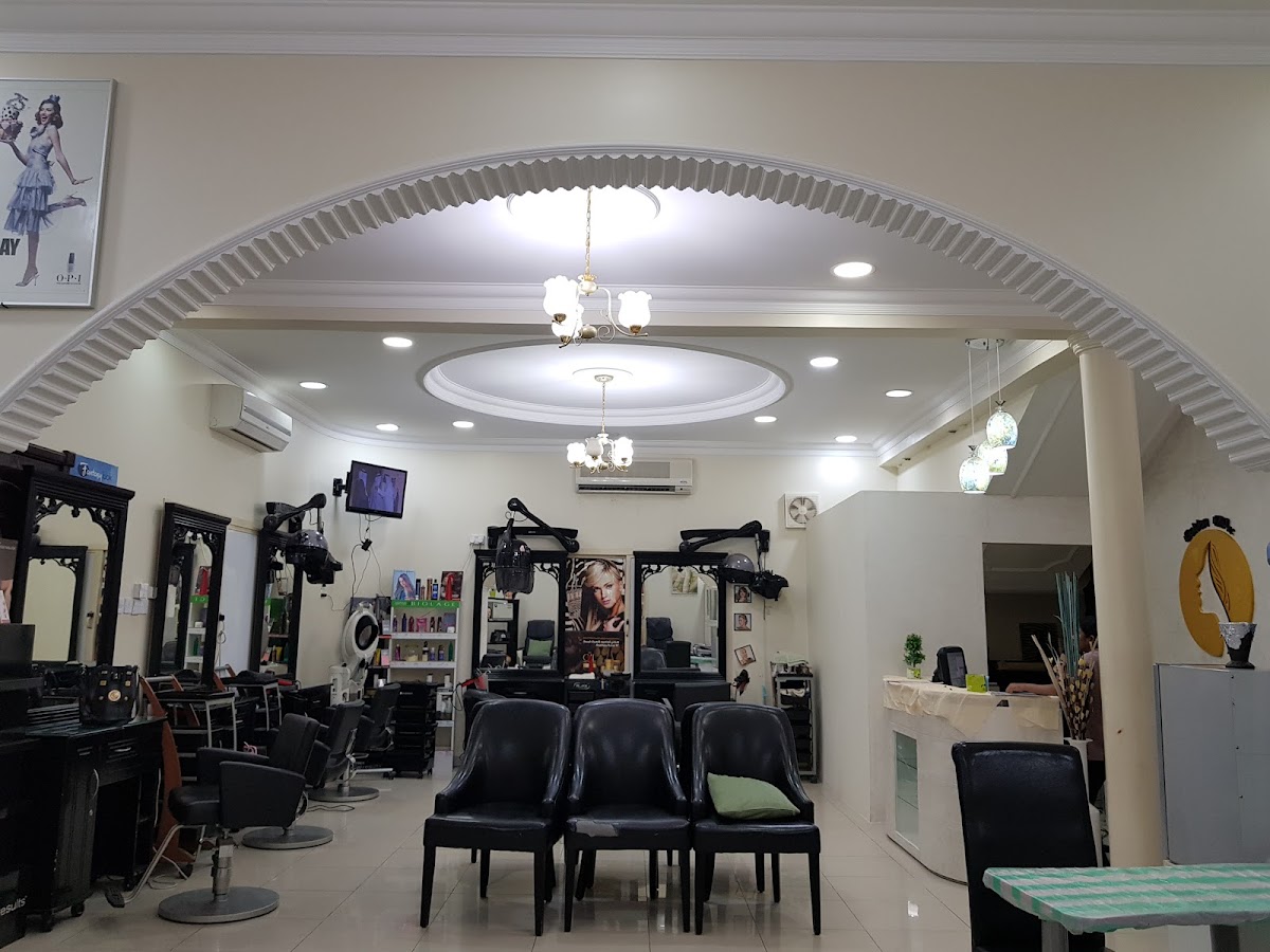 Golden Clip Beauty Center