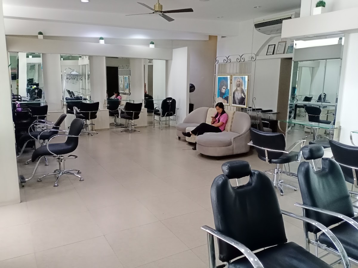Suncharms Salon