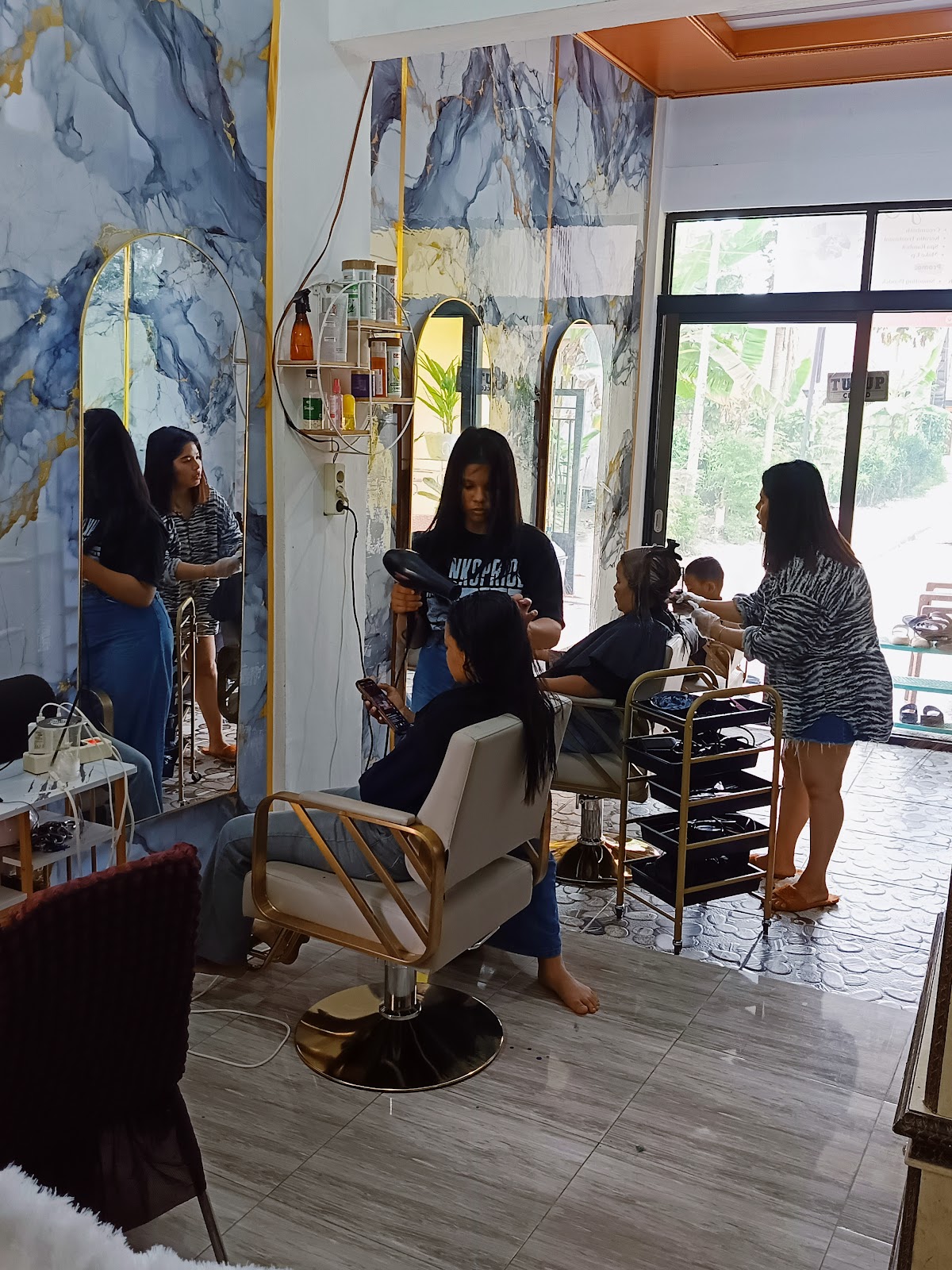 YL SALON