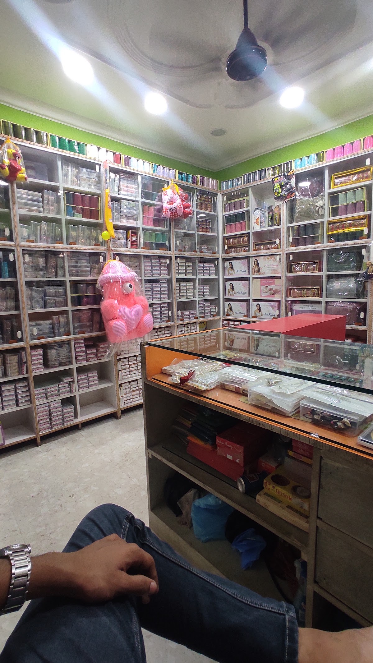 Mahira Shringar & Cosmetic Centre