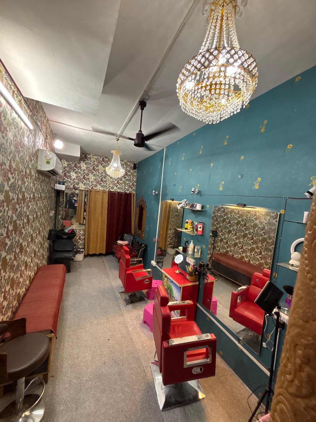 Premyogita beauty parlour