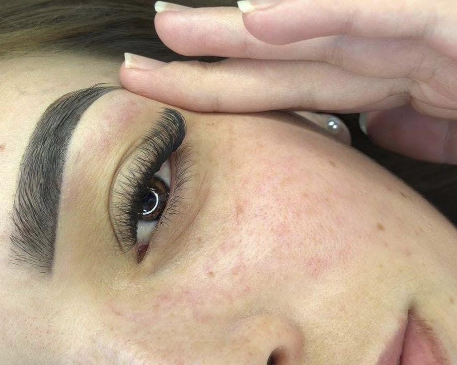 Diana Palma Pestañas y Cejas Room