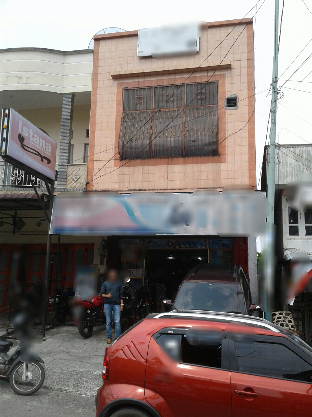 Istana Cosmetik & Parfum
