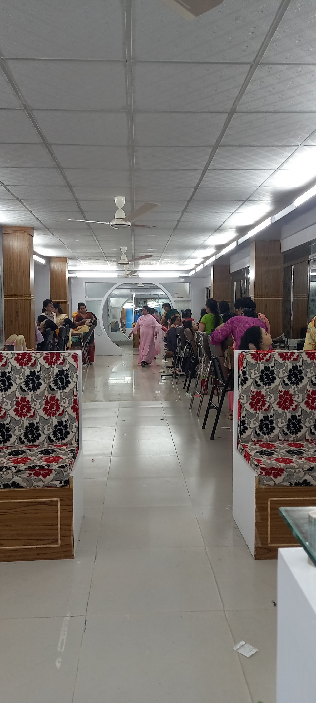 Poly Beauty Parlour