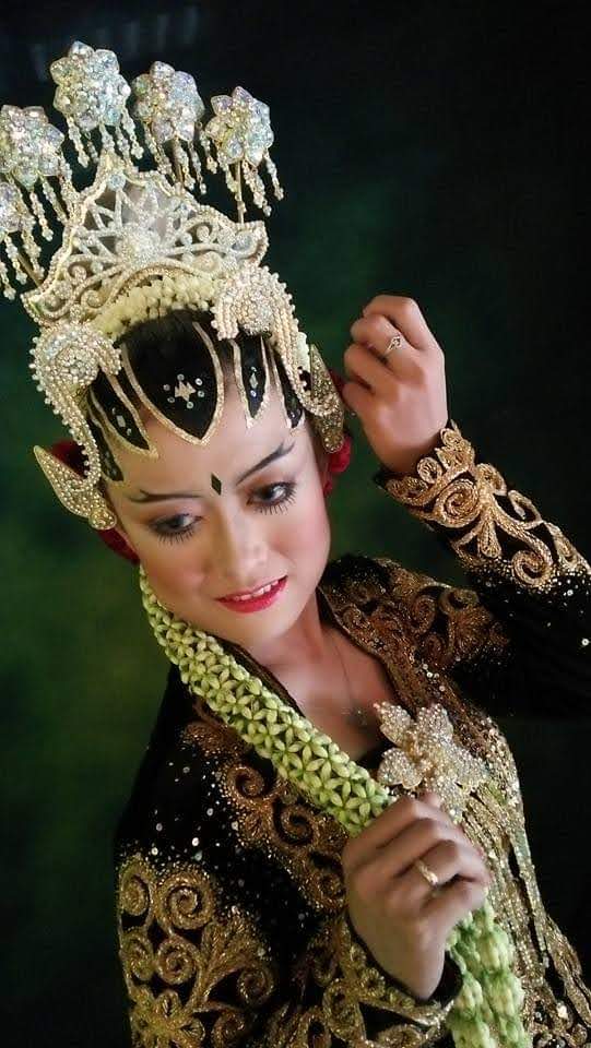 Rias Pengantin Febri